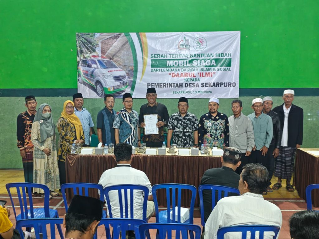 Lembaga Daarul ’Ilmi Serahkan Mobil Siaga Ambulans kepada Pemerintah Desa Sekarpuro