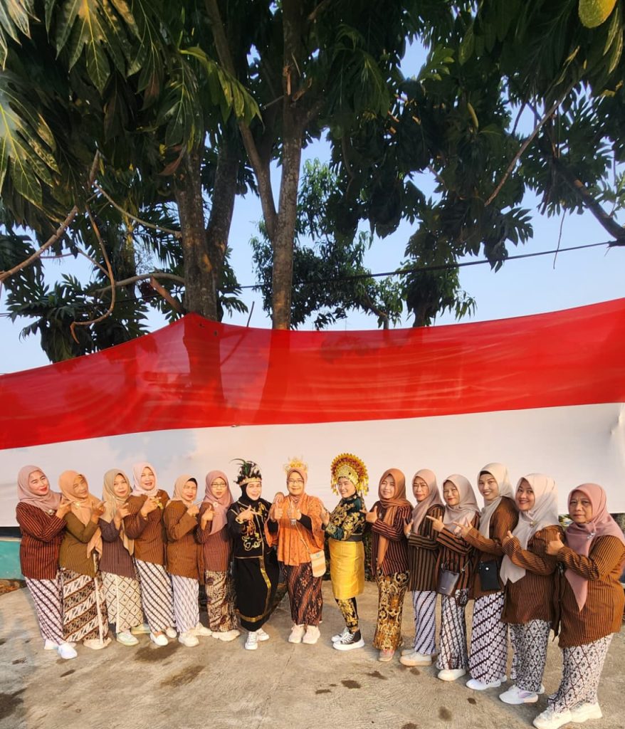 Semangat Kemerdekaan Menggema di RW 12 Sekarpuro, Warga Gelar Upacara HUT RI ke-81